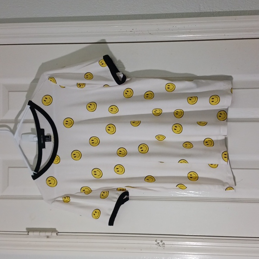 Forever 21 Top With Smiley Faces Shirt Blouse - Picture 1 of 4